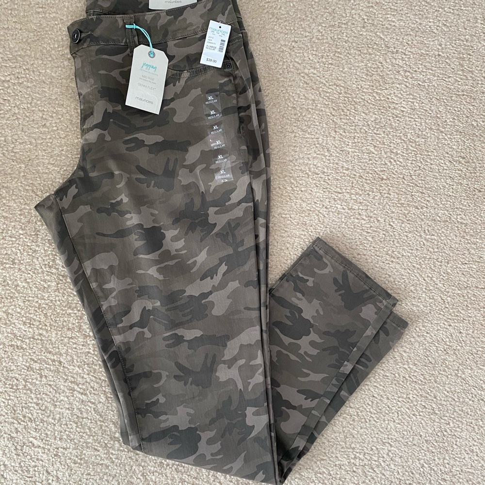 NWT Camo Jeggings, Mid Rise, from Maurices, Sz XLR